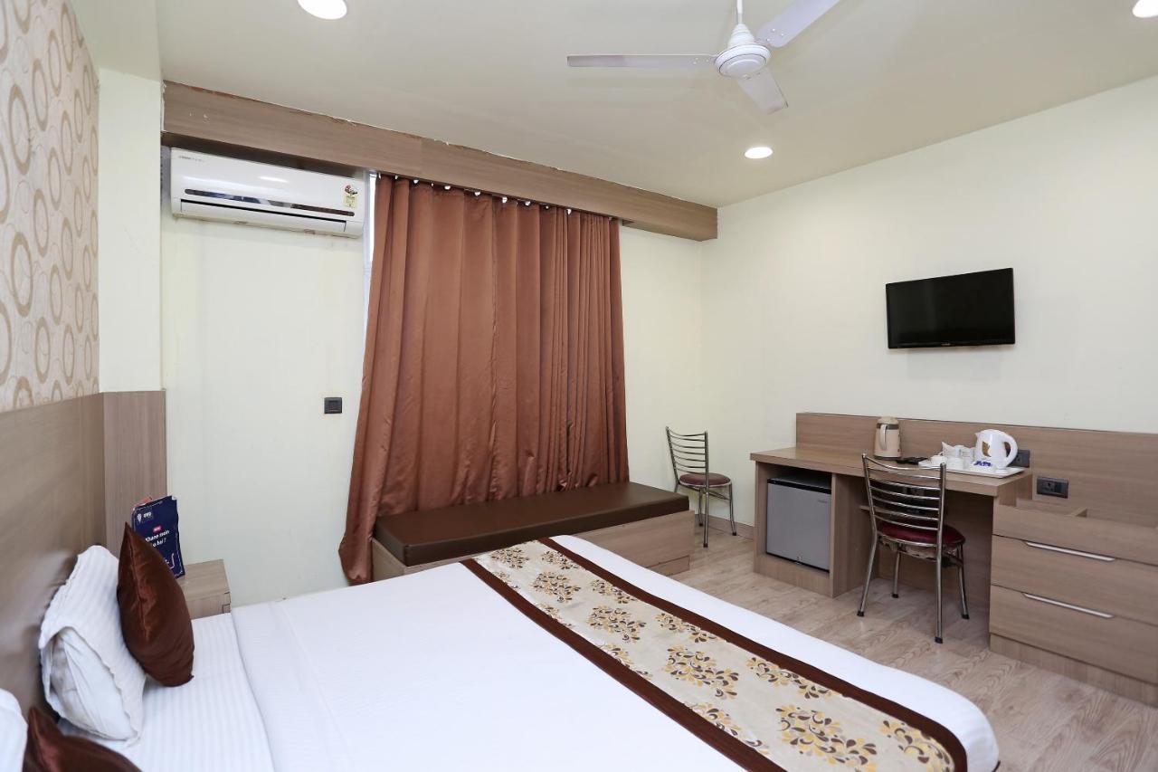 Capital O 5663 Gs Inn Chinhat Экстерьер фото