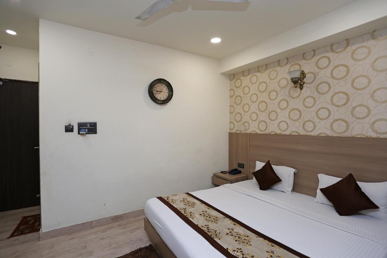Capital O 5663 Gs Inn Chinhat Экстерьер фото