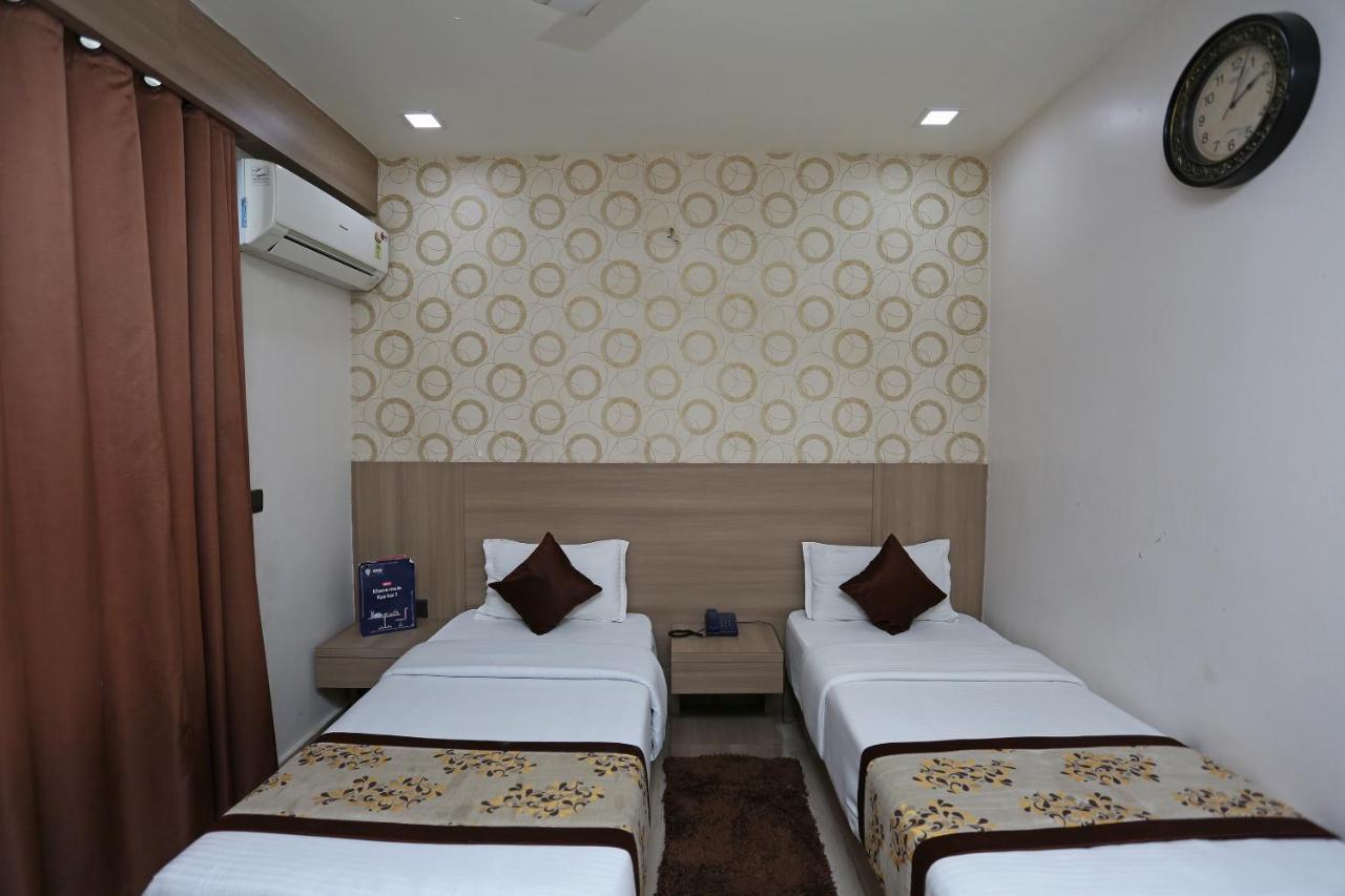 Capital O 5663 Gs Inn Chinhat Экстерьер фото