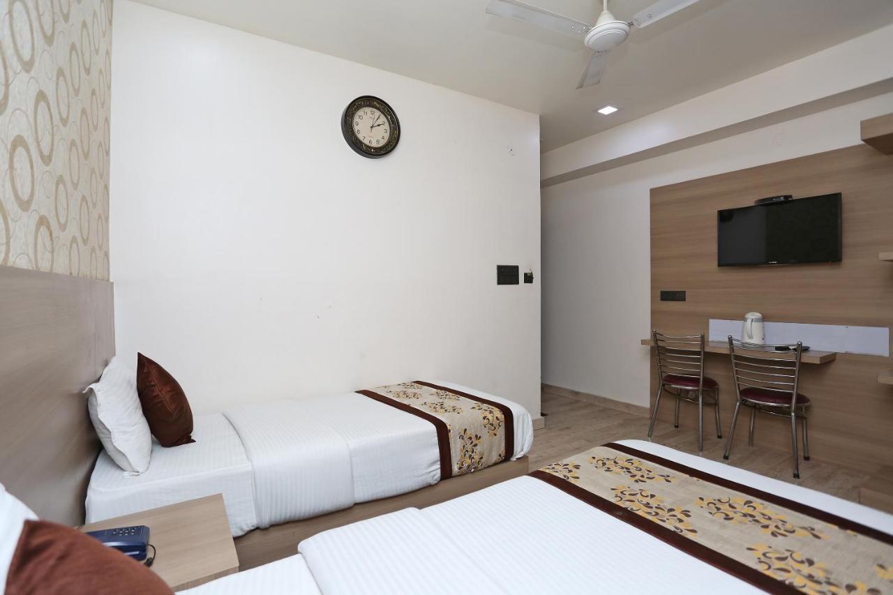 Capital O 5663 Gs Inn Chinhat Экстерьер фото