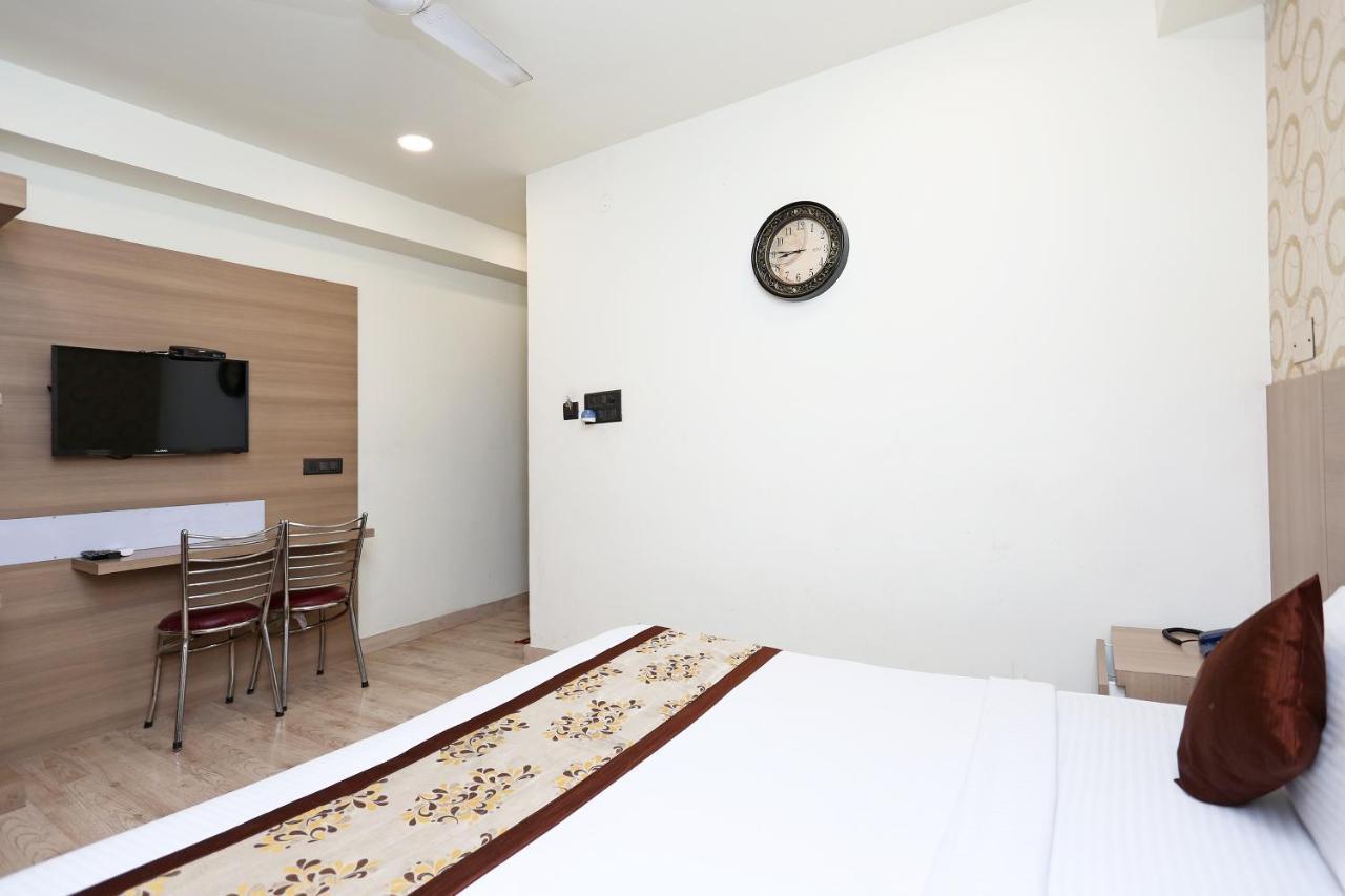 Capital O 5663 Gs Inn Chinhat Экстерьер фото