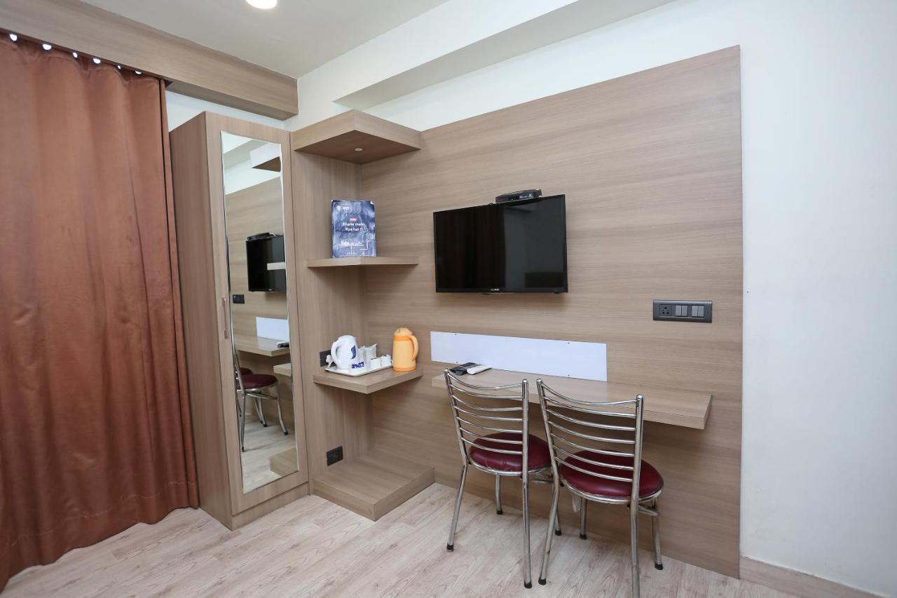 Capital O 5663 Gs Inn Chinhat Экстерьер фото