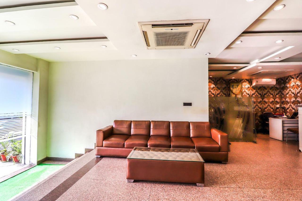 Capital O 5663 Gs Inn Chinhat Экстерьер фото