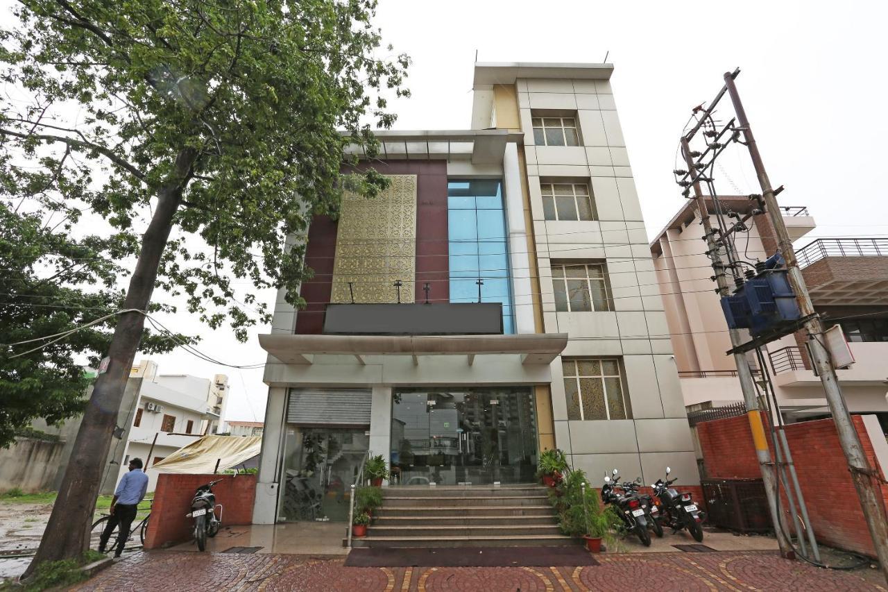 Capital O 5663 Gs Inn Chinhat Экстерьер фото
